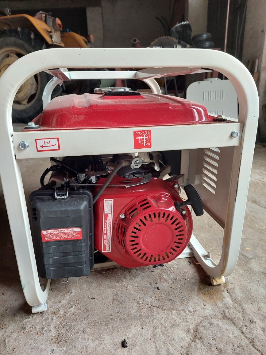 Generator prądu 230V mało używany