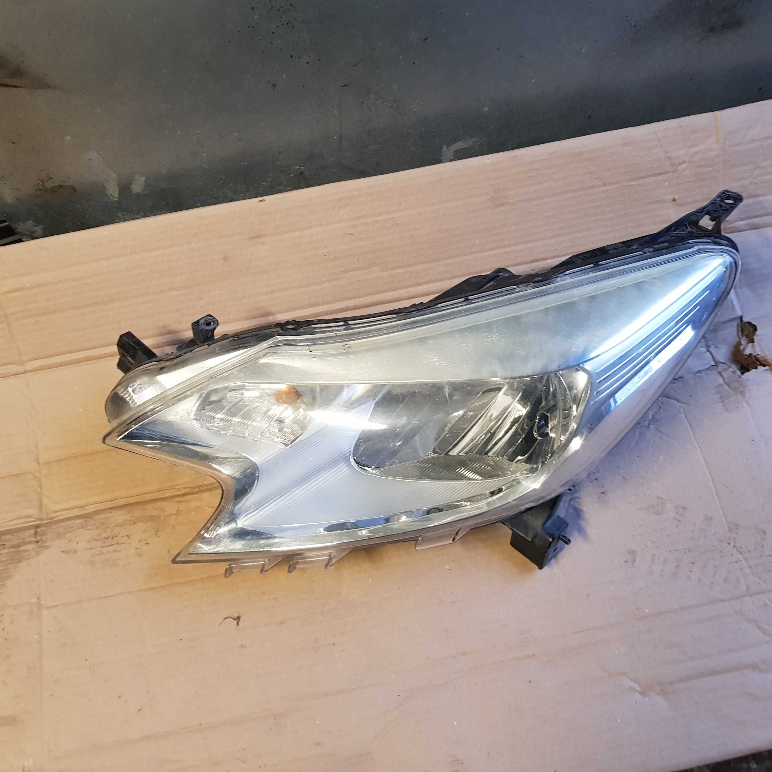 lampa przód Nissan Note II 2013-16