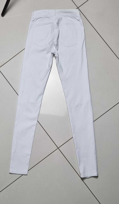 Spodnie białe damskie z dziurami na kolanie XS