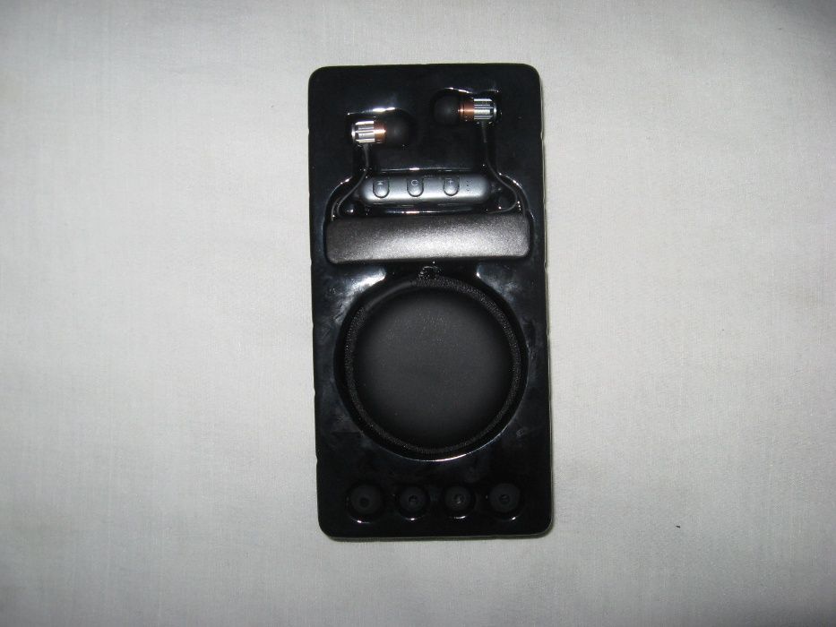 Спортивные Bluetooth наушники Polaroid с фиксацией на ушах с пультом у