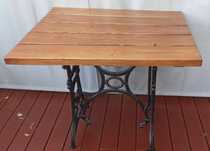 Stolik drewniany 90x73x78 – ogród / taras / balkon, stylowa podstawa