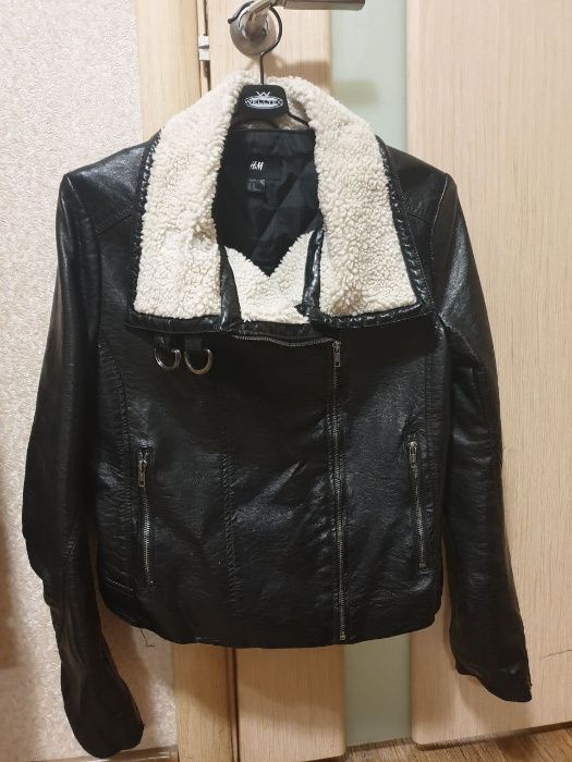 Куртка-косуха кожанная (иск кожа) с мехом марки H&M