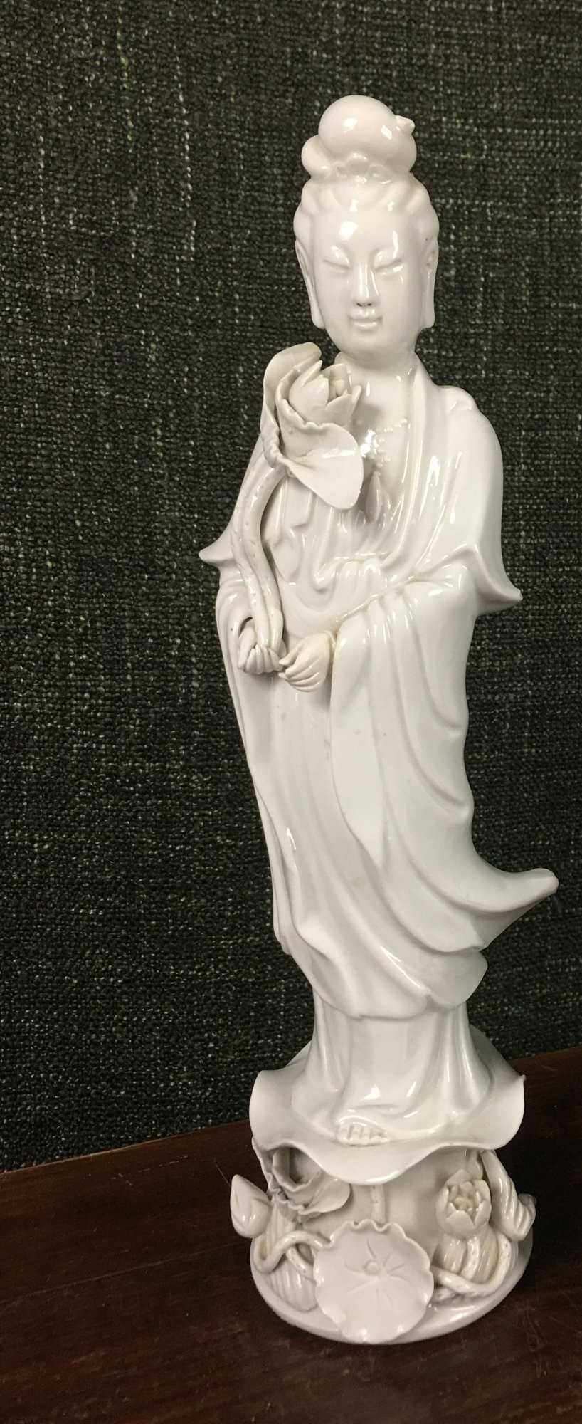 Deusa Guanyin em porcelana branca da China