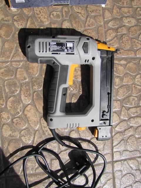 Titan gwożdziarka sieciowa 2100W TTB961NAL PISTOLET ELEKTRYCZNY 30MM