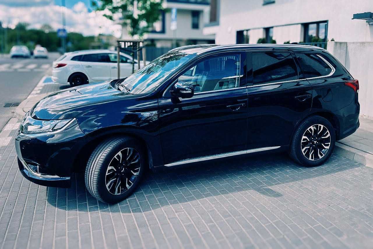 Mitsubishi Outlander 3 PHEV skóra, kamera 360, grzana kierownica