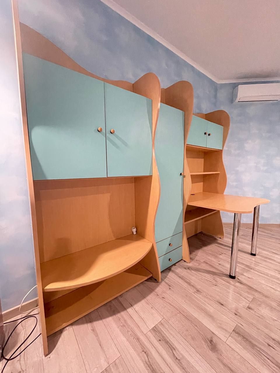 Меблевий комплект дитячо- підлітковий