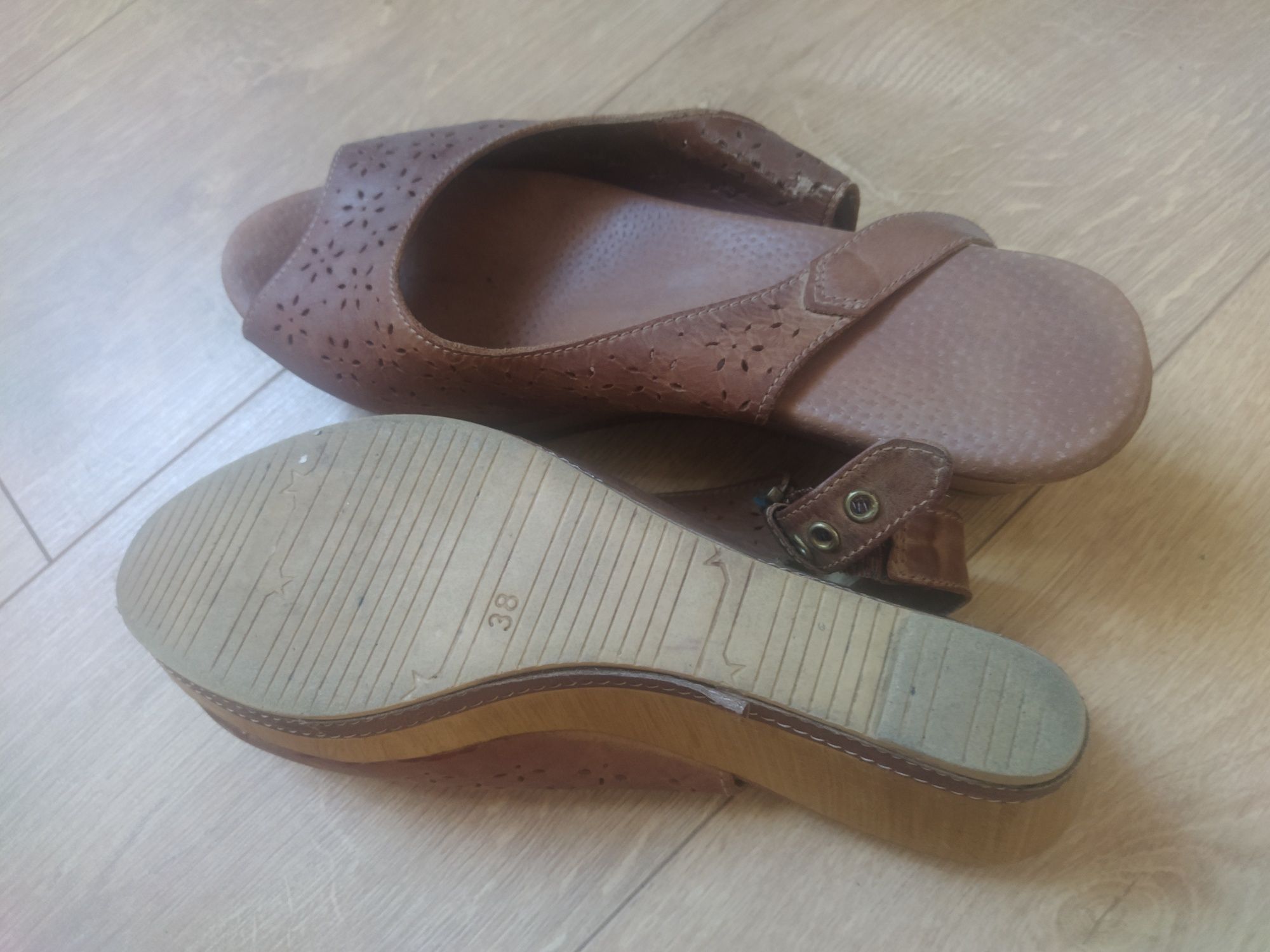 Босоніжки шкіряні класичні 38 розмір літні туфлі