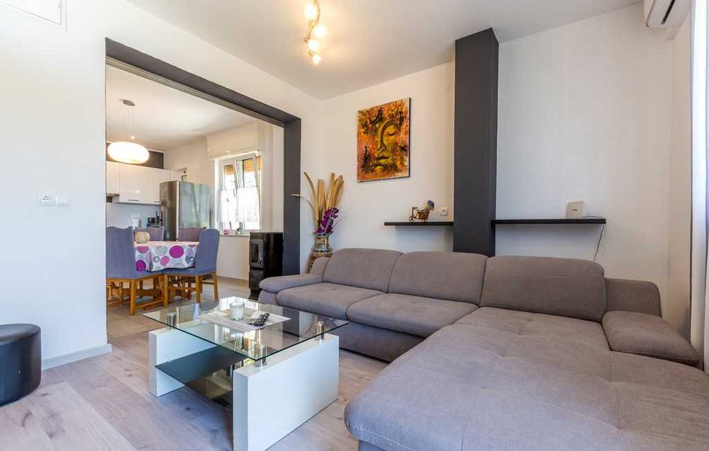 Wakacje, Chorwacja, okolice Omis, apartament dla 8 osób z basenem