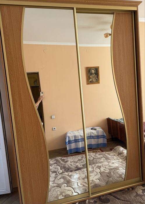 Продаю шафи купе ( 2 шт) в хорошому стані. Самовивіз