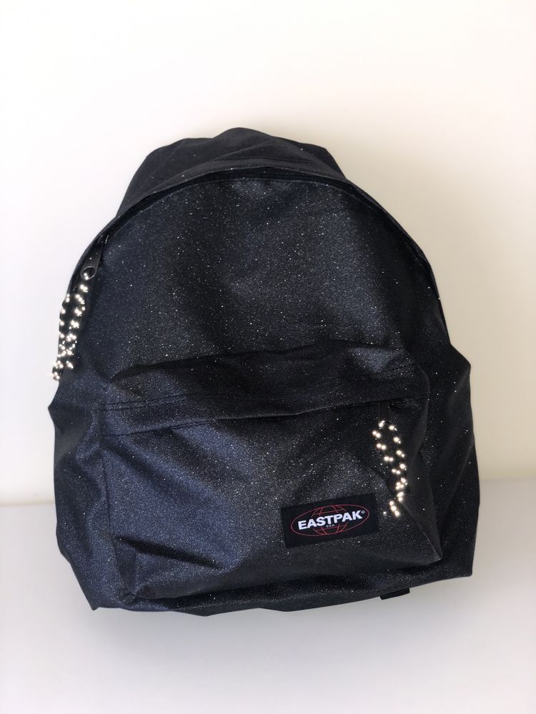 Vendo Mochila Eastpak preta com brilho