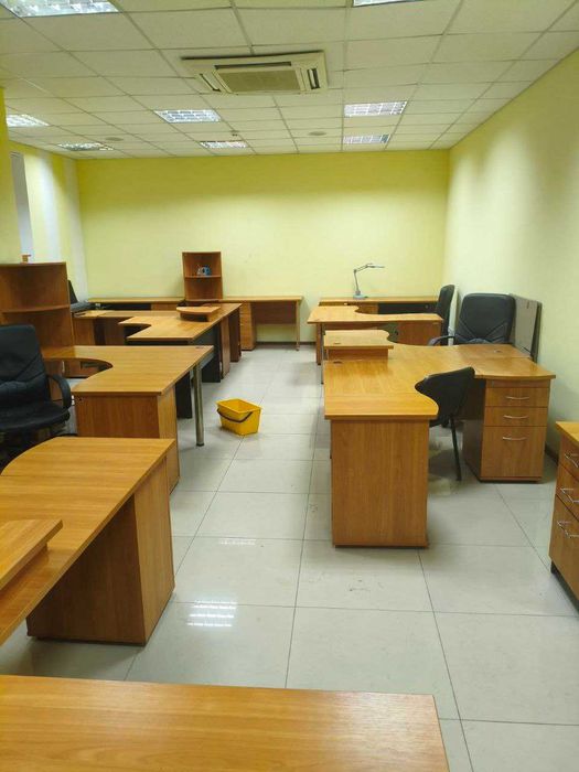 Офісне приміщення, окремий вхід, меблі, комунікації, побутова техніка