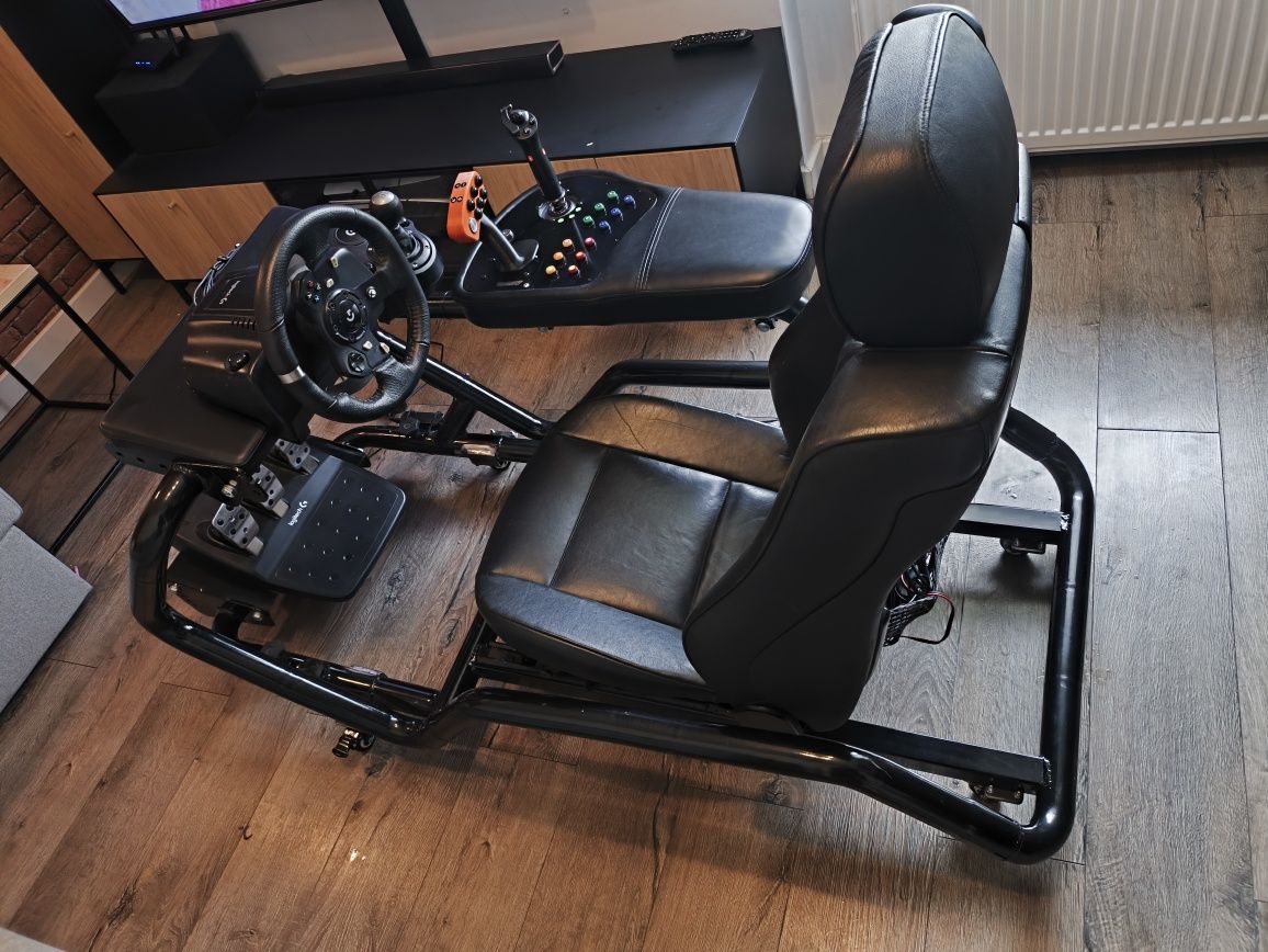 Symulator, stelaż z fotelem do simracingu. SIMrig