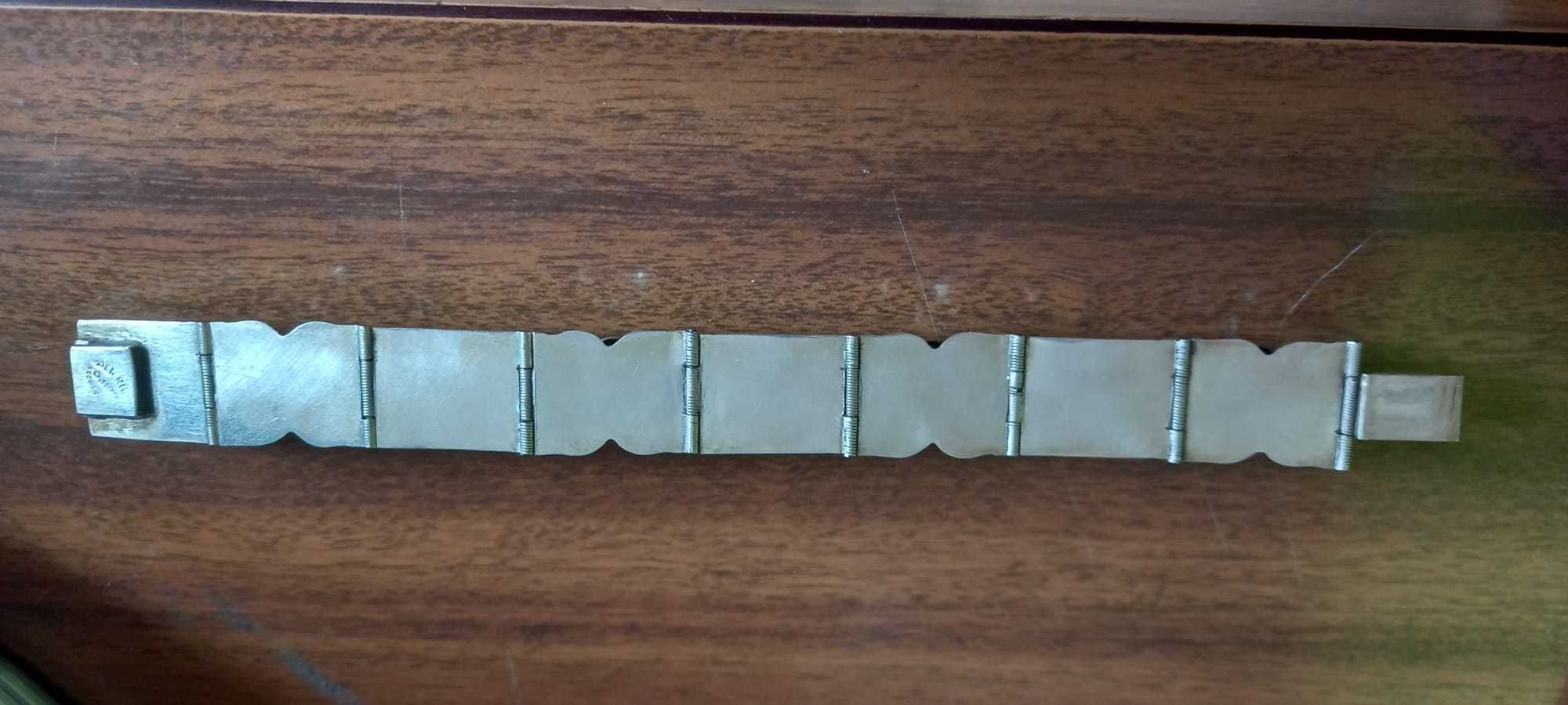Pulseira rara em prata e pedras verdes, dos anos 50 - vintage