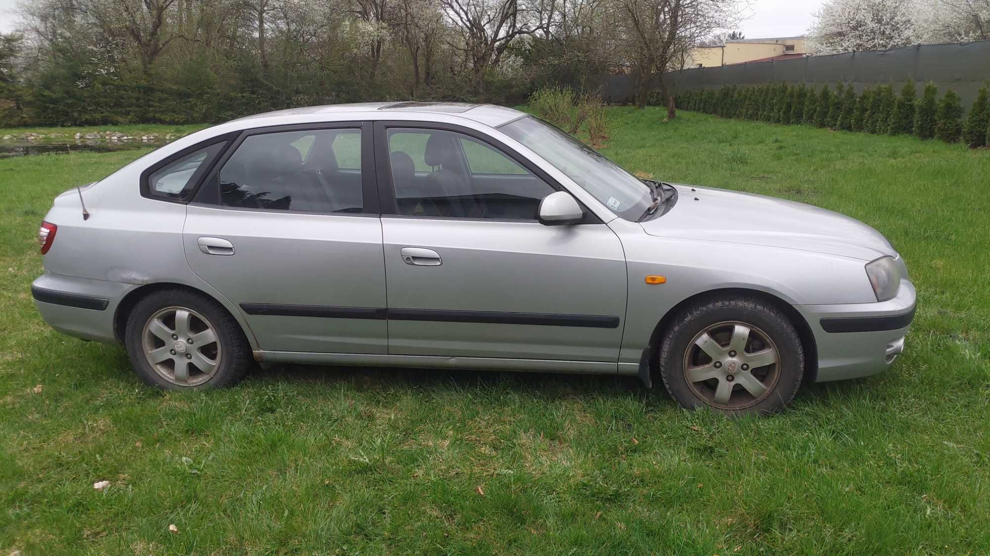 Samochód osobowy Hyundai Elantra, uszkodzony