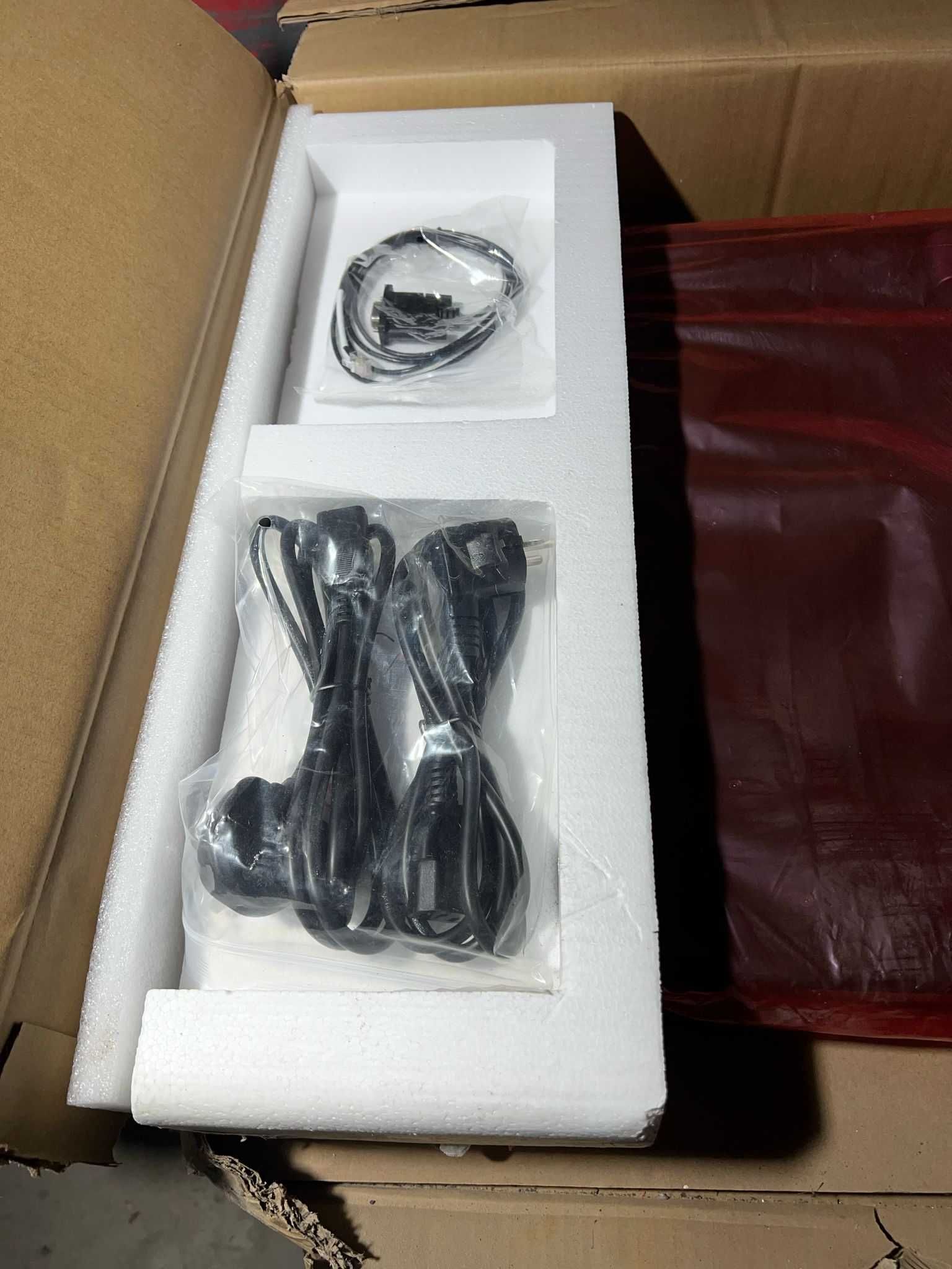 18.5" 1nch Widescreen LCD Rack  Console wich 16 port KVM,
