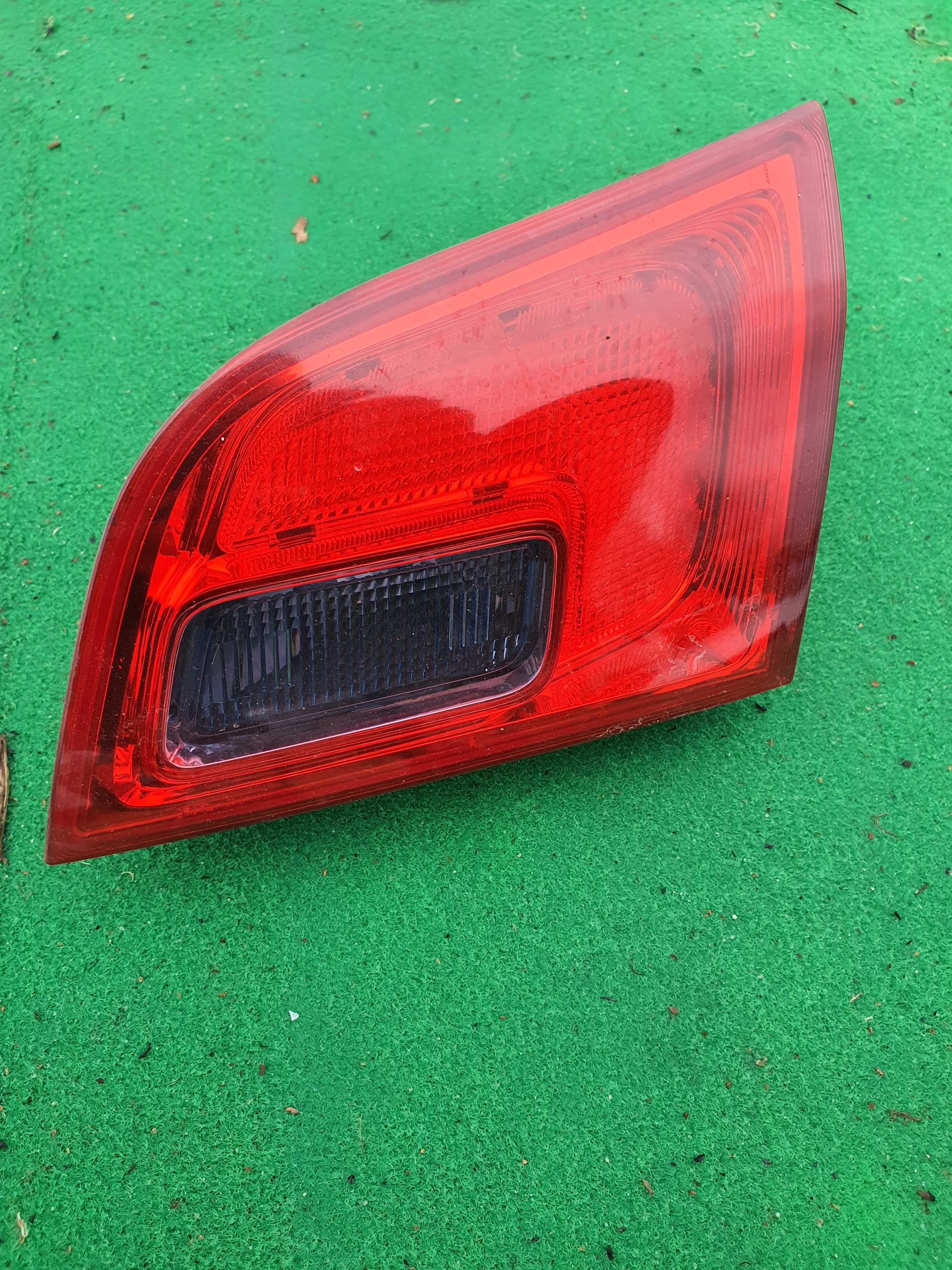 Opel Astra J 4 lampa tyl kombi w klape prawa