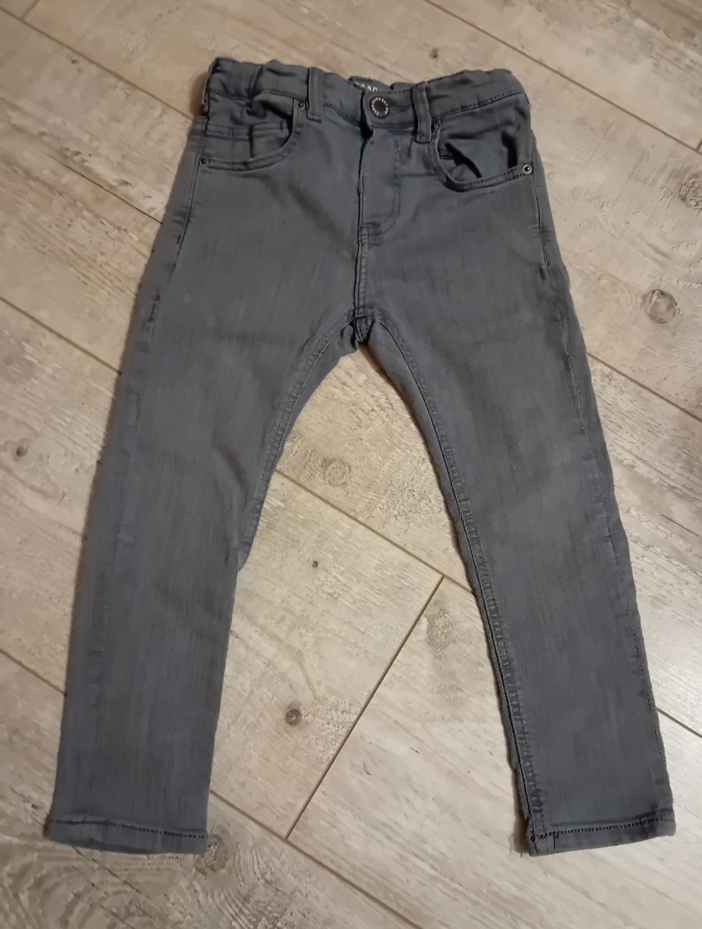 Chłopięce spodnie Zara skinny rozmiar 104