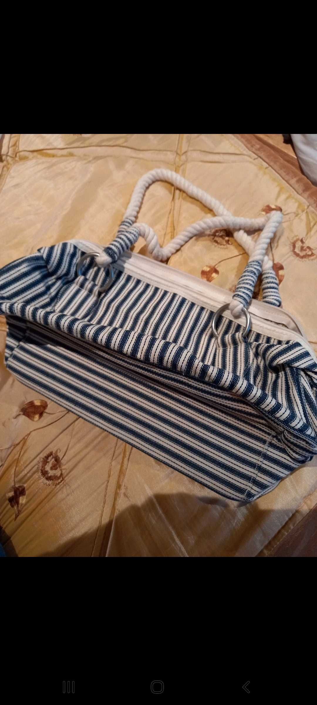 Bolsa de verão,  azul e branca, Bershka