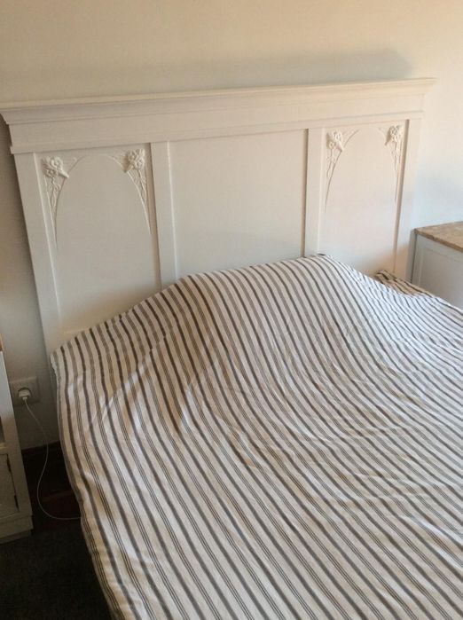 Mobília de cama restaurada