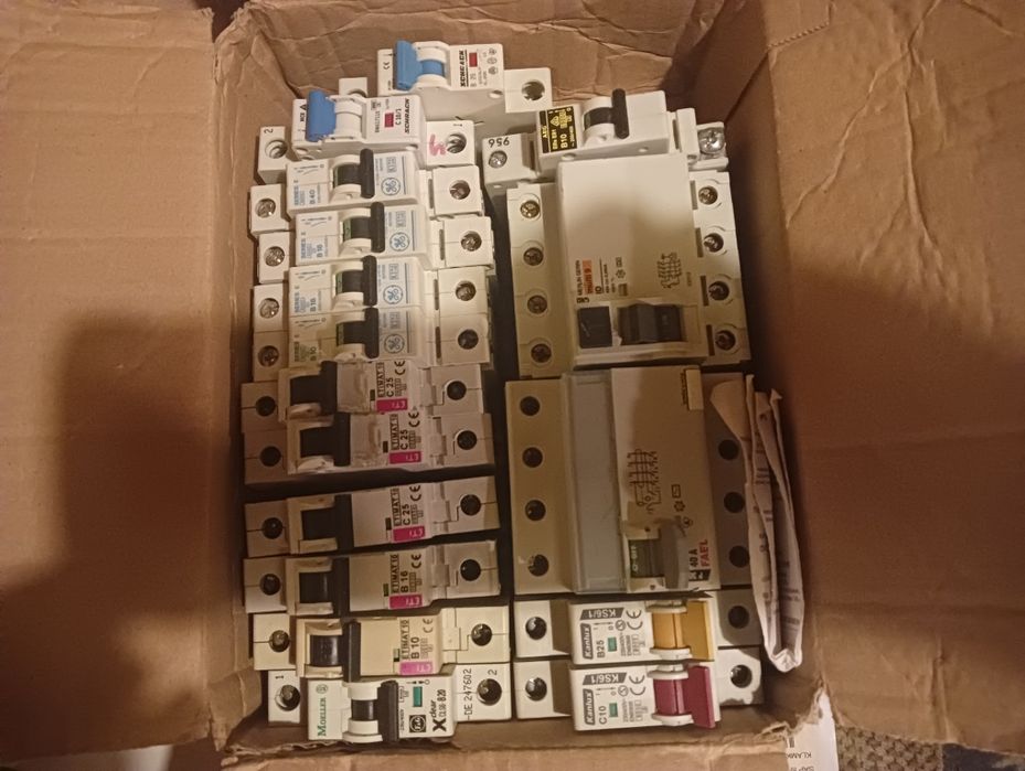 Bezpieczniki Wyłączniki nadpradowe itp automaty trójfazowe