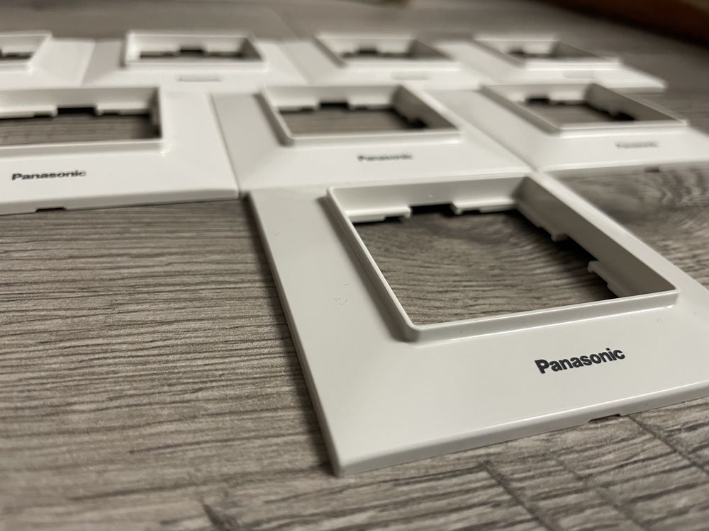 Рамки Panasonic белые для выключателей и розеток
