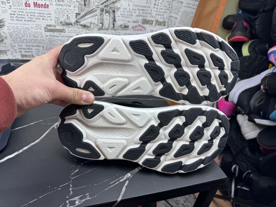 Оригінал Розмір 45 Кросівки Hoka One One Clifton 9 Взуття