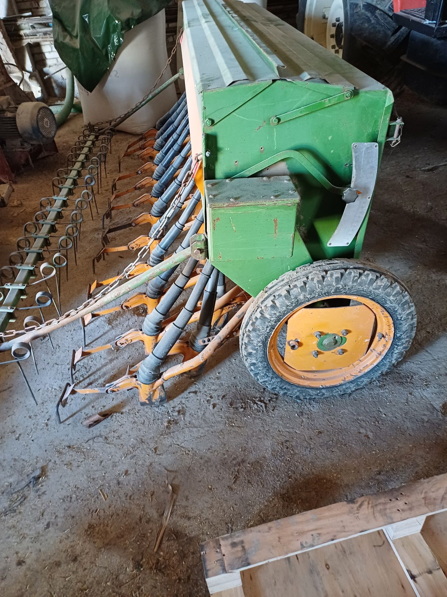 Sprzedam siewnik D7