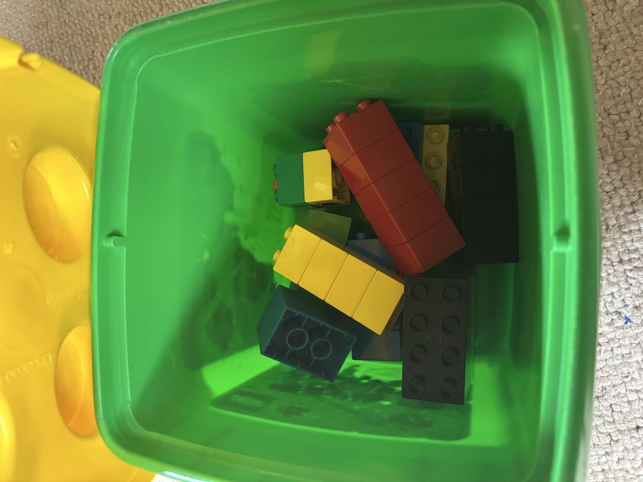 LEGO Duplo 4080 – zielone wiaderko klocków + figurka budowlańca