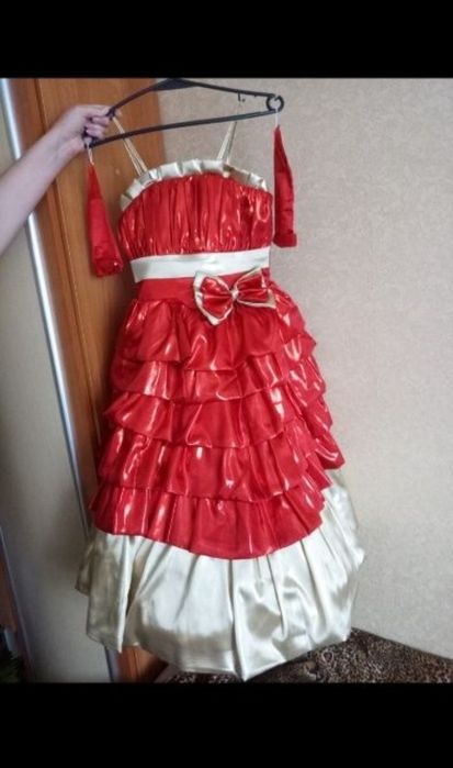 Продам шикарное бальное платье для девочки 6-8 лет.