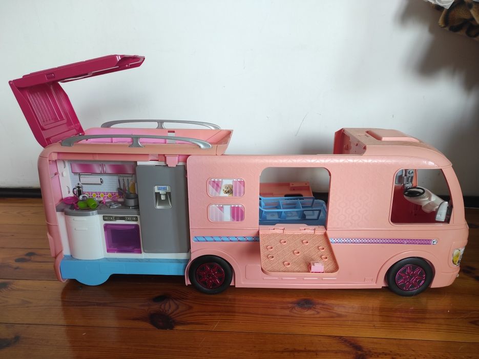 Kamper Barbie z basenem