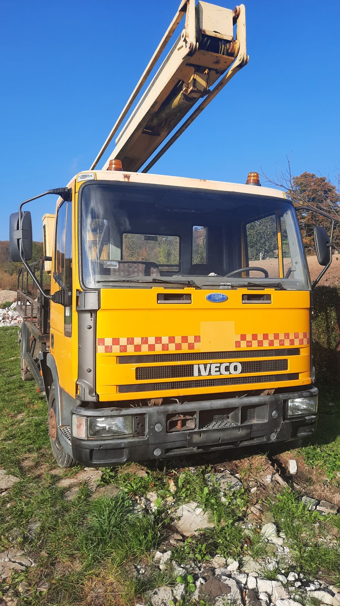 На івеко єврокарго iveco eurocargo супорт енергоакумулятор