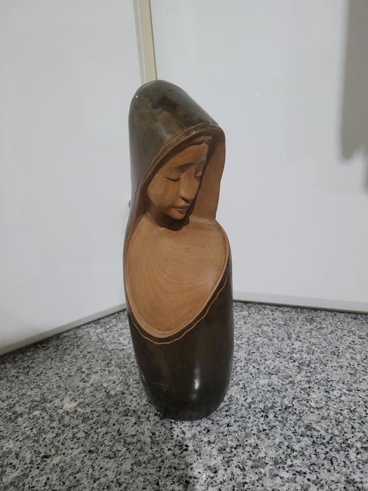 Escultura Virgem Maria em madeira