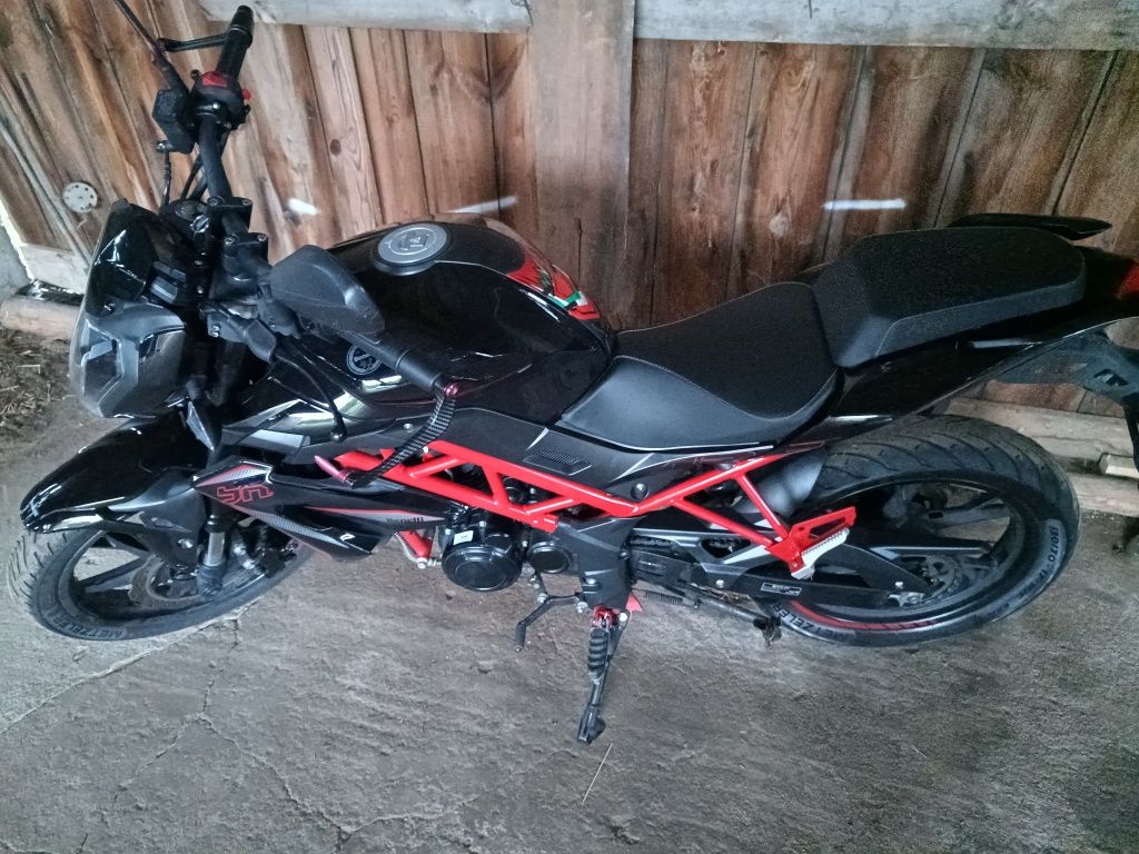 Motocykl Benelli BN 125