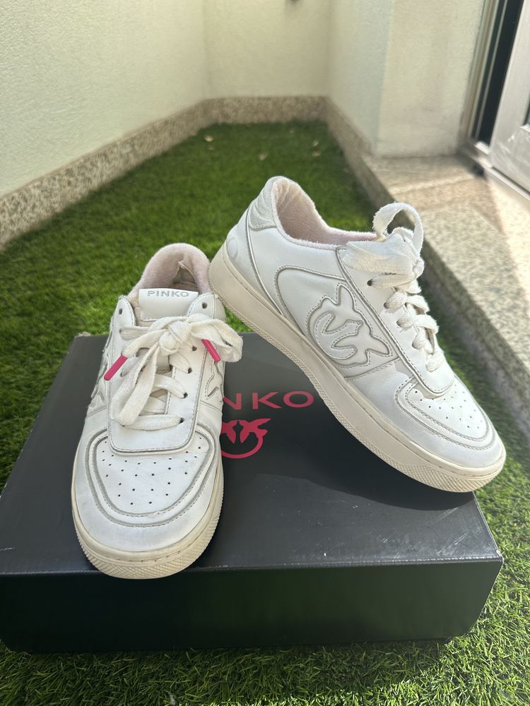 Sapatilhas brancas da Pinko
