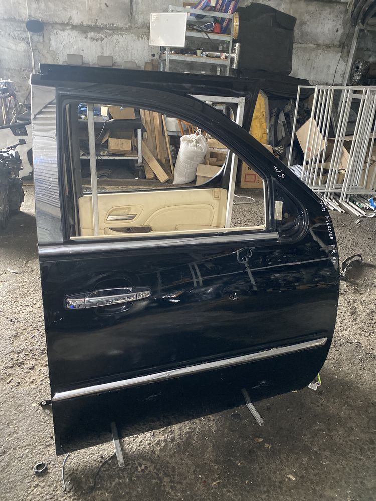 Двери задние правые передние правые Cadillac Escalade 2006-13гг Черные