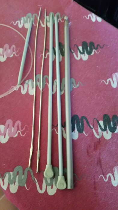 Agulhas de croché.  Circulares e simples.