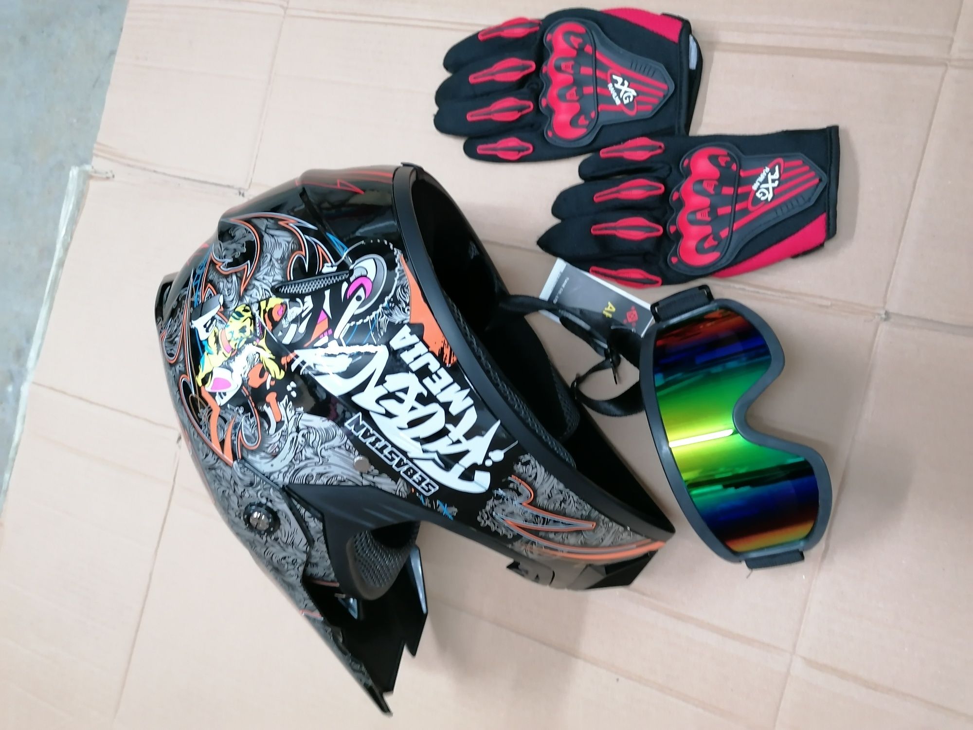 Capacete, Óculos, Luvas, tudo Novo.
