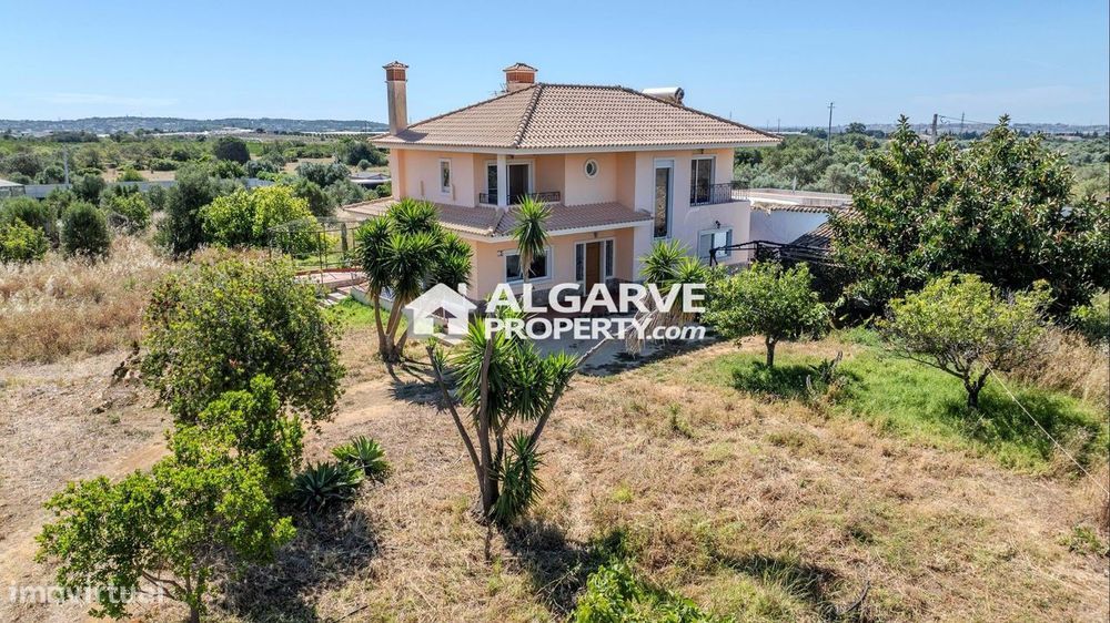 Moradia V4 perto de Faro - Descubra o seu refúgio ideal no coração do