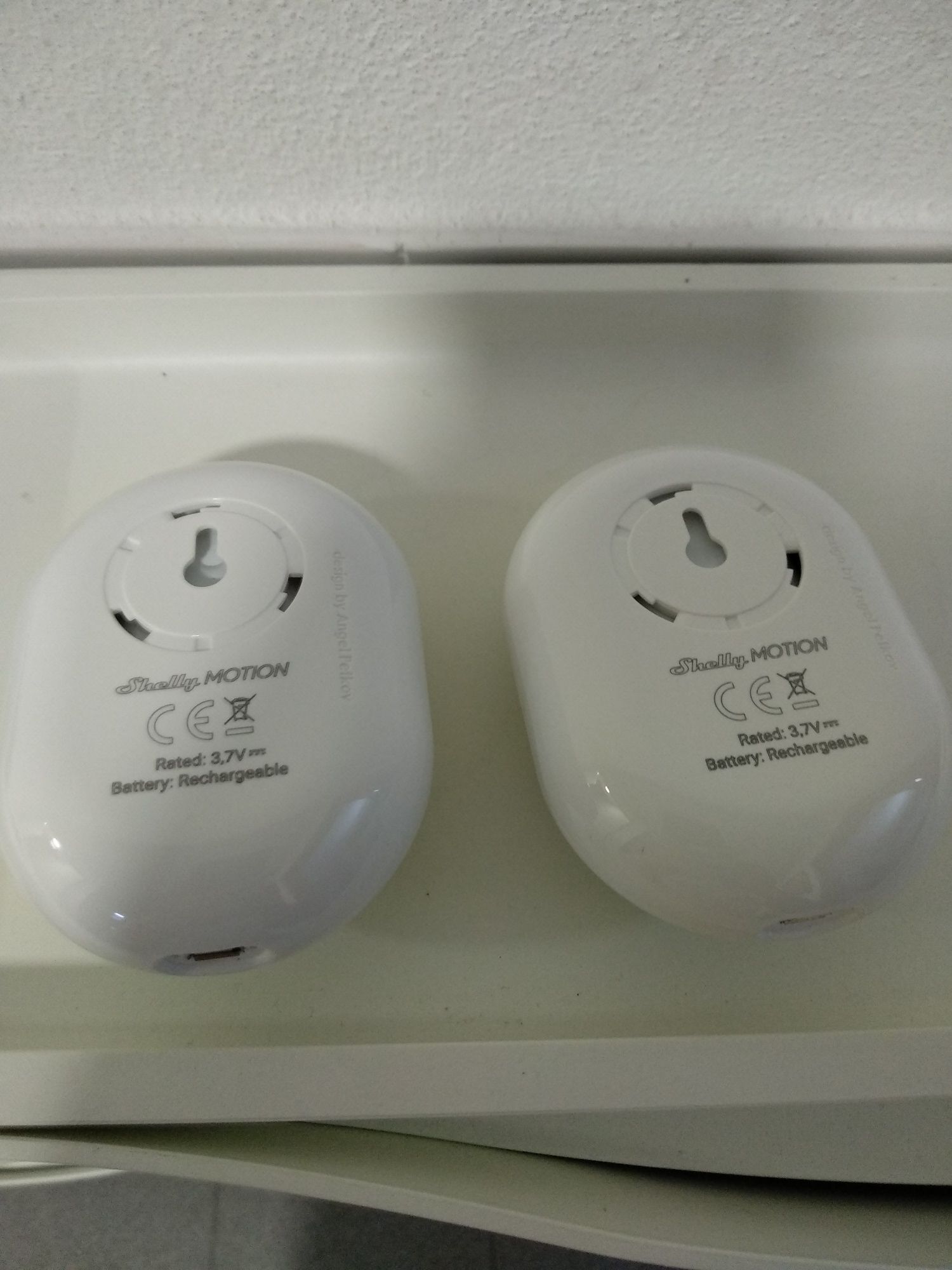 Vendo dois sensores shelly a bateria, estão novos.