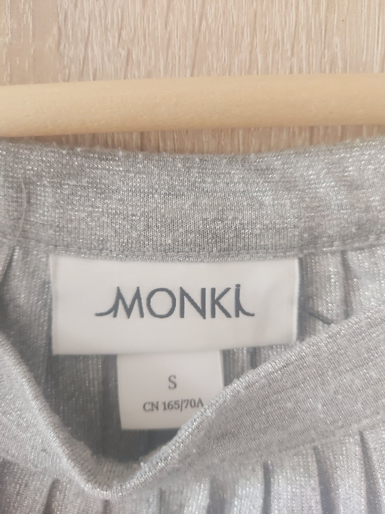 Monki - srebrna, plisowana spódnica