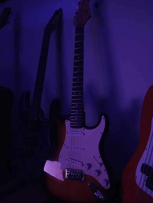 sprzedam gitarę elektryczną Fender stratocaster bullet