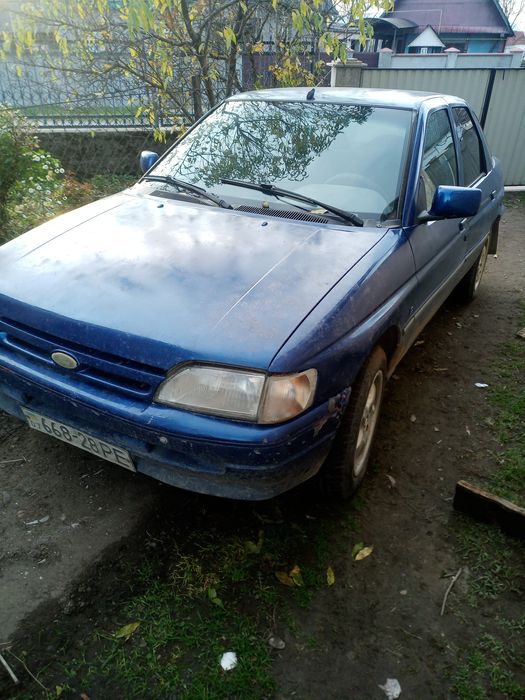 Продаю автомобіль форд ескорд