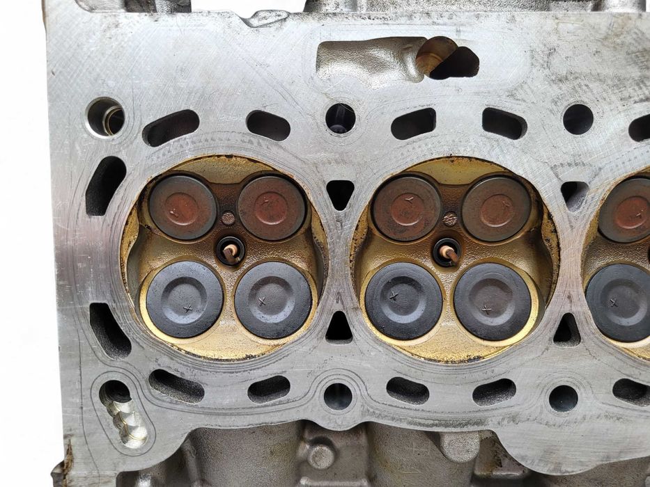 ГБЦ головка блока Citroen C1 Peugeot 108 Toyota Aygo Yaris 1.0 VTi