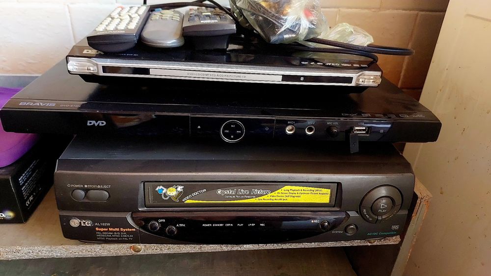DVD плеєр, видеомагнитофон