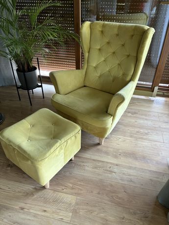 Musztardowy fotel uszak z podnóżkiem, wysoka jakość