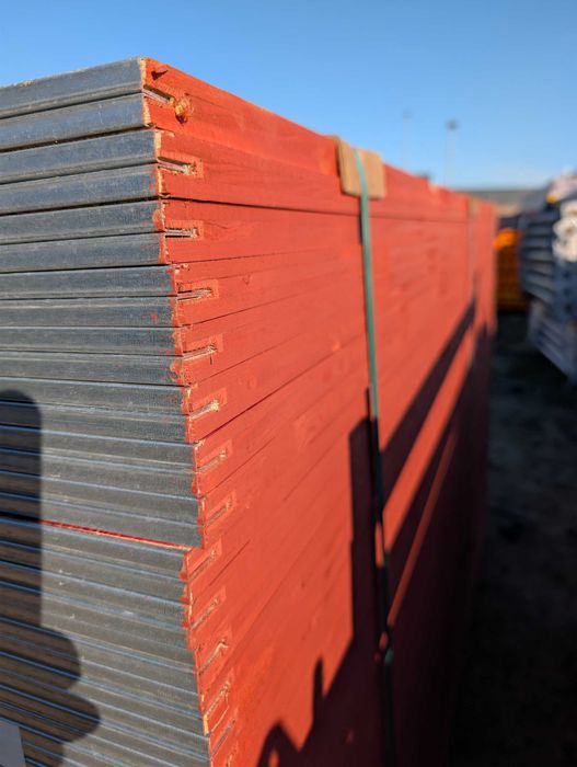 Płyta sklejka trójwarstwowa szantafle szalunkowa 50x200 21mm Okucie E