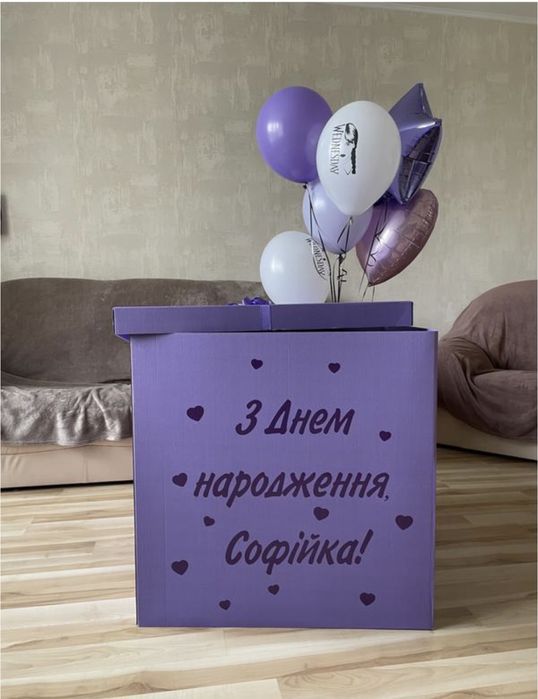 Коробка сюрприз різних кольорів