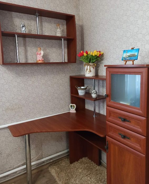 Стол с пеналом и полкой