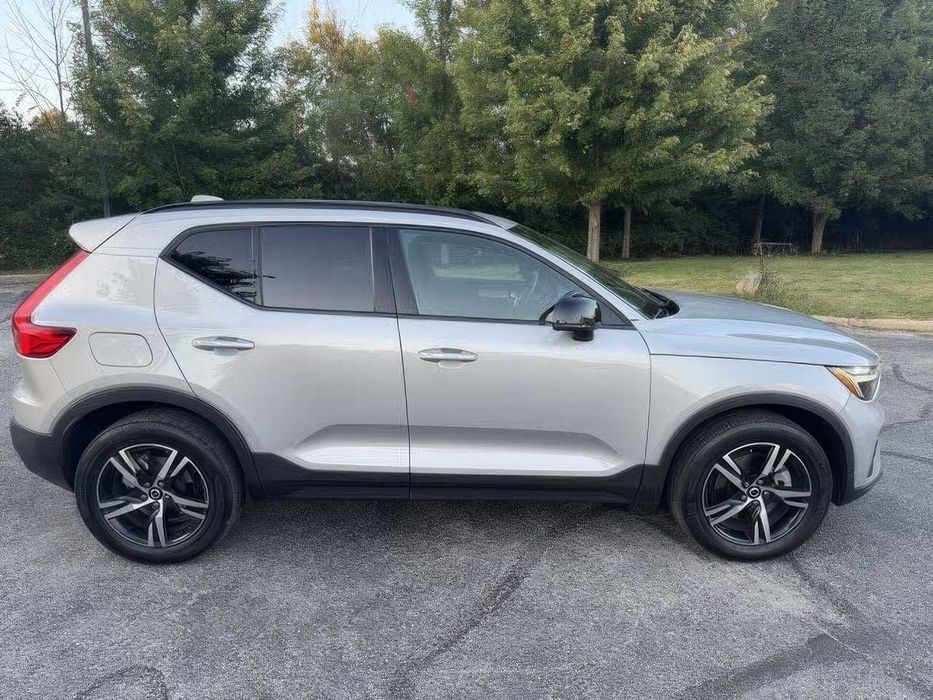 Volvo XC40      2024