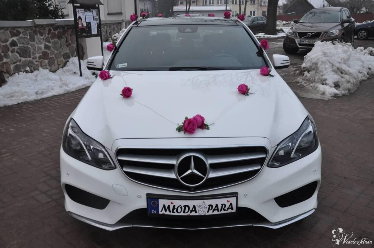 Auto do ślubu i na inne uroczystości Mercedes Benz E klasa Biała perła